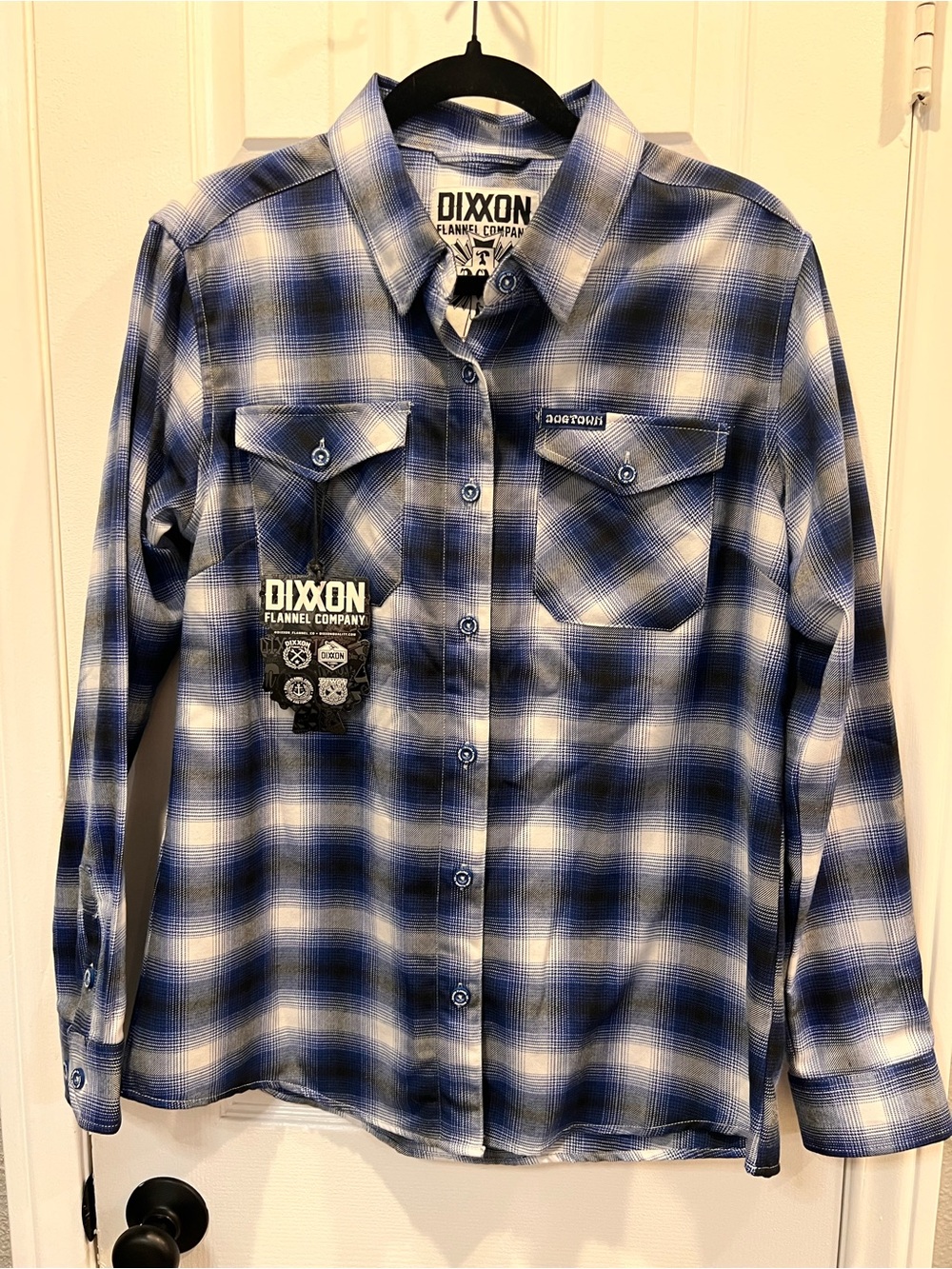 Dixxon Flannel Company
The Dogtown Blue Plaid Shirt Women's Size Large